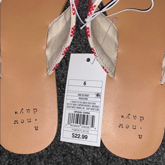 NWT “A New Day” red and white striped sandal - Picture 3 of 4